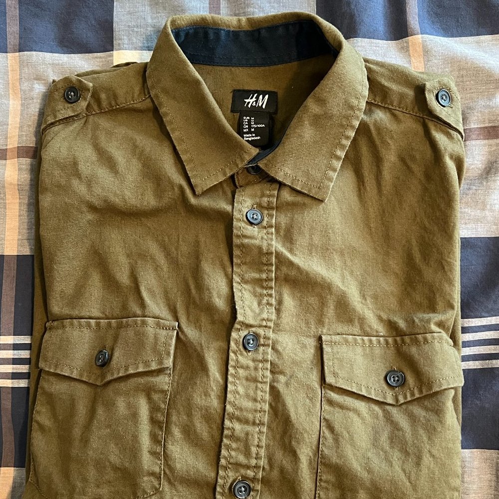 H&M Casual Button Down Color Olive Green Size Medium